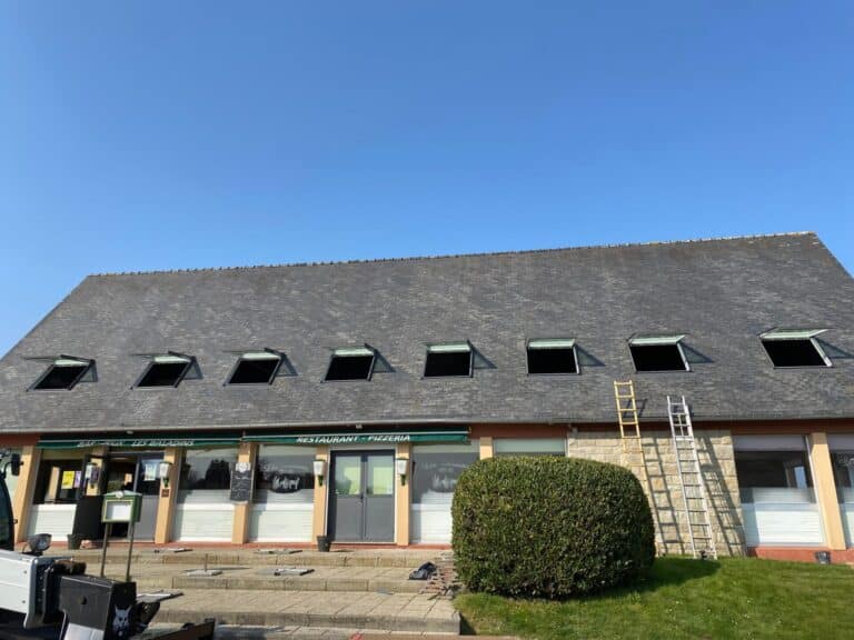 Depose et repose de 8 velux a projection Guerlesquin 1 - Morlaix Lannion