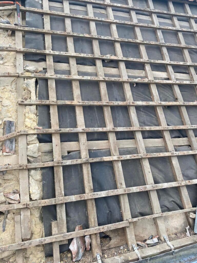 Restauration d’une toiture d’un côté tuile de l’autre ardoise Pleumeur-Bodou 13