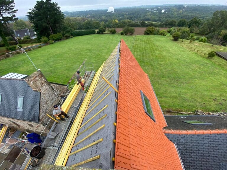 Restauration d’une toiture d’un côté tuile de l’autre ardoise Pleumeur-Bodou 4