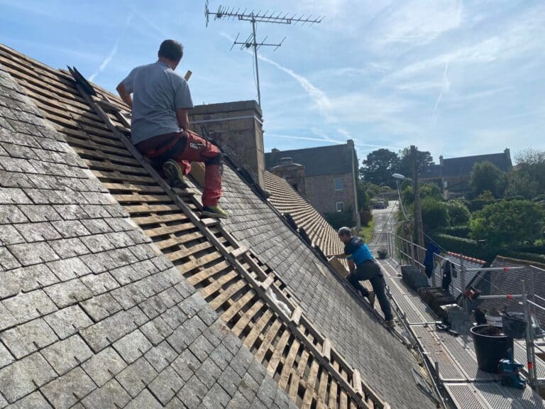 Restauration d’une toiture d’un côté tuile de l’autre ardoise Pleumeur-Bodou 5